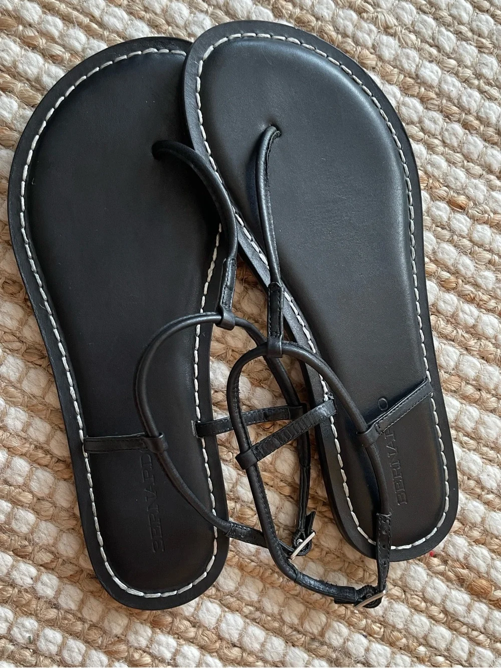 Bernardo Hercu Sandal Black Leather Thin Strap Thongs 9M